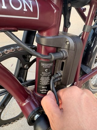 Brompton C Line Eléctrica Plum Red M4L