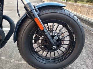 Moto Guzzi V9 Bobber Negra/Azul
