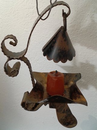 Porta velas de forja antiguo