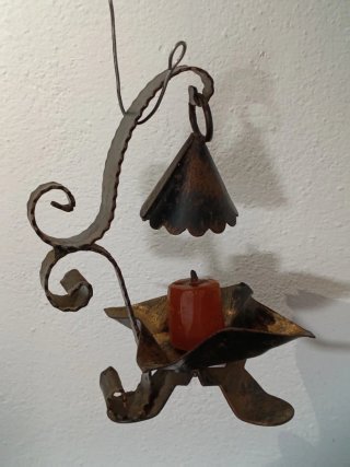 Porta velas de forja antiguo