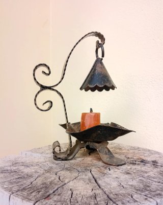 Porta velas de forja antiguo