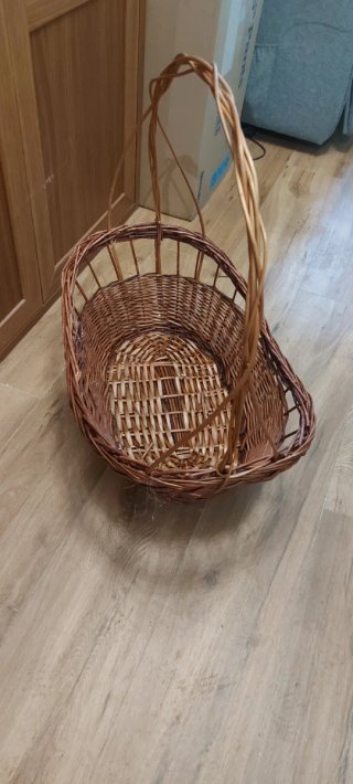 Cesta de mimbre con asa