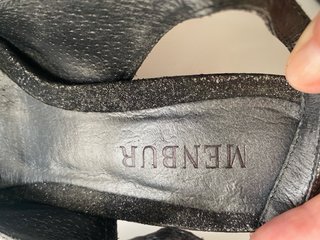 Zapatos de tacón fiesta negros y plateados