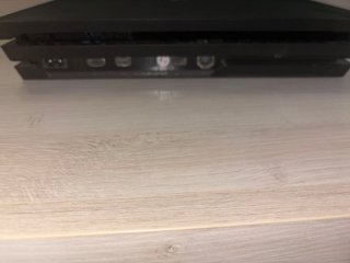 PS4 Pro Sony + 2 mandos y cables