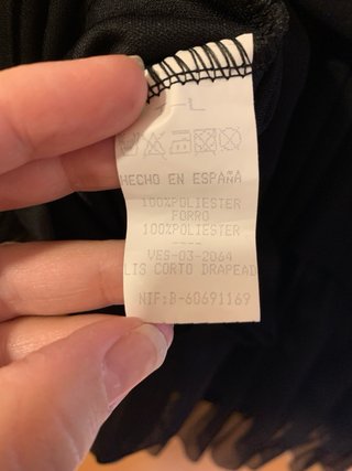 Vestido negro de fiesta con volantes