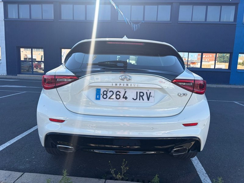 Infiniti Q30 2016 - foto 1