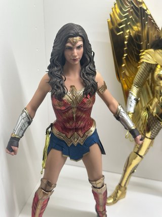 Figura Hot Toys Wonder Woman 1984