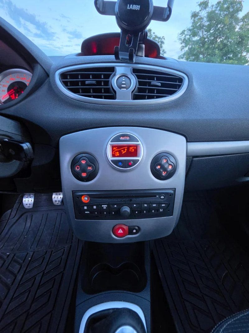 Renault Clio 2011, foto 15