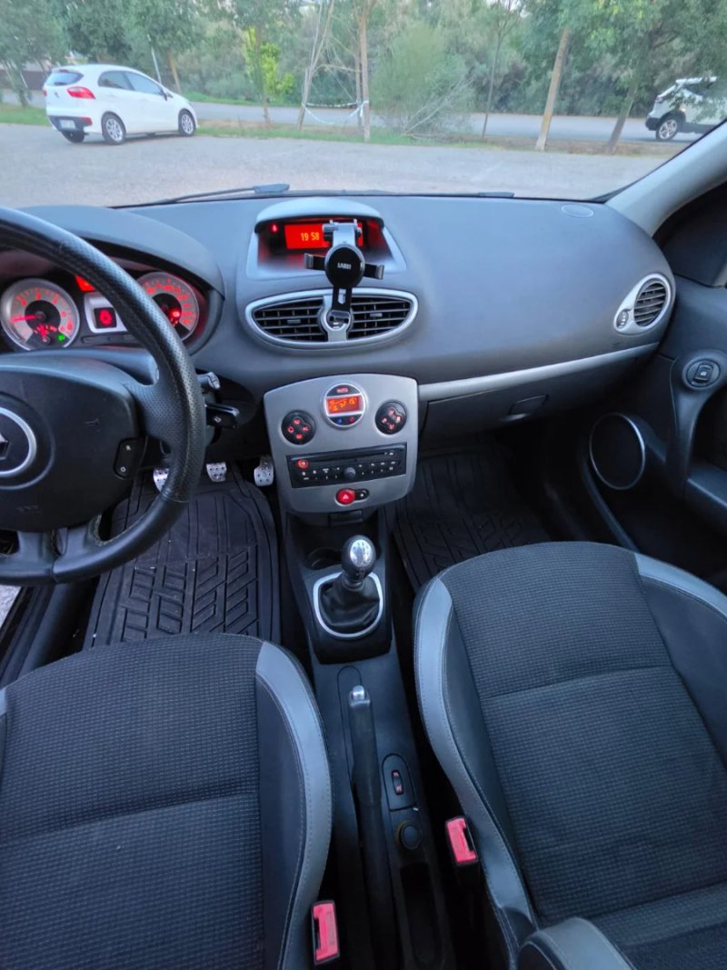 Renault Clio 2011, foto 18