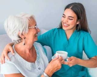 Cuidado y acompañamiento de personas mayores