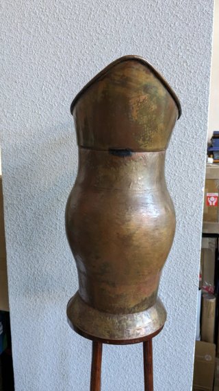 Jarra antigua de metal