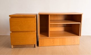 Mueble TV madera y un segundo mueble auxiliar.