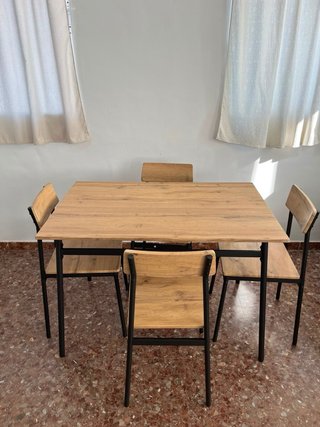Mesa y 4 Sillas Comedor Madera