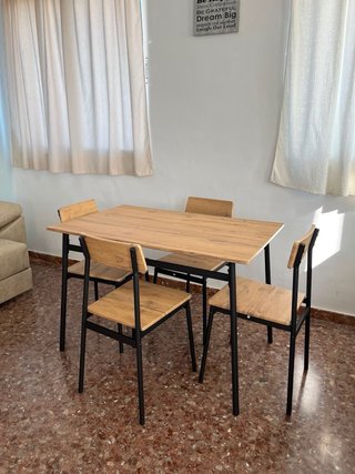 Mesa y 4 Sillas Comedor Madera