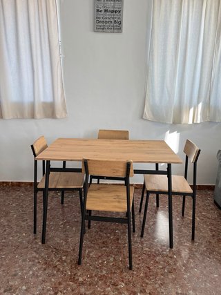 Mesa y 4 Sillas Comedor Madera