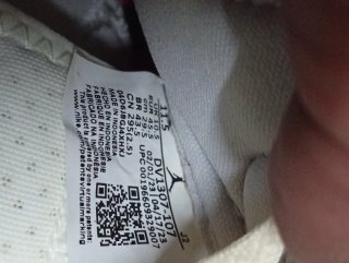 Zapatillas Jordan Blancas y Doradas
