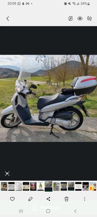 Moto Scooter Plata y Negra
