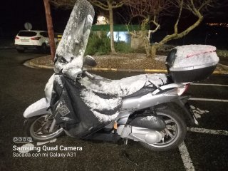 Moto Scooter Plata y Negra