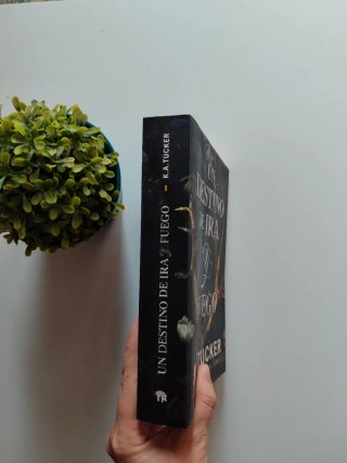 Un destino de ira y fuego y una maldición de sangr