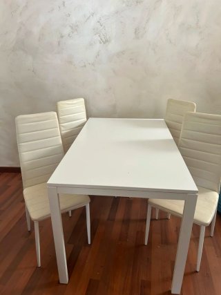 Mesa y 4 Sillas Comedor Blancas negociable