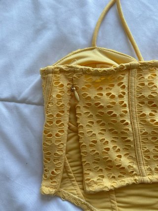 Top Corsé Amarillo Bershka