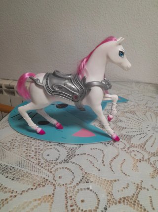 Caballo blanco con crin rosa☆