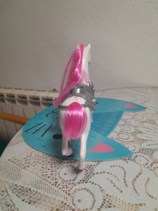Caballo blanco con crin rosa☆