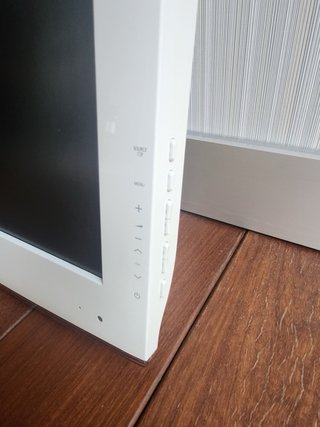 Televisión Samsung pequeña con euroconector.