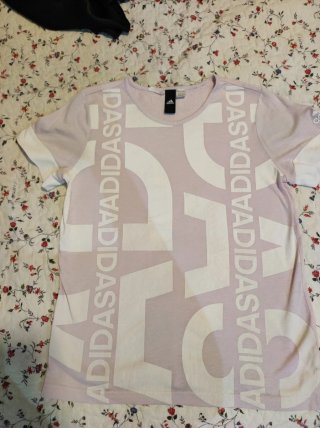 Camiseta Adidas rosa y blanca
