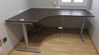 Escritorio espacioso esquinero.