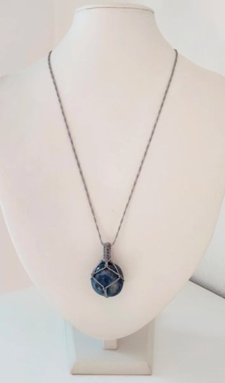 Collana con lapislazzuli e corda grigia