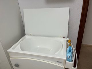 Cómoda, cambiador y bañera bebé Micuna