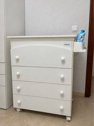 Cómoda, cambiador y bañera bebé Micuna