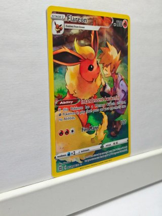 Carta Pokémon Flareon Stage 1 HP 110🇬🇧