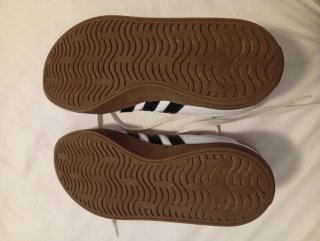 Zapatillas Adidas Blancas y Beige