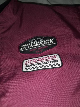 Chaqueta de moto roja y negra