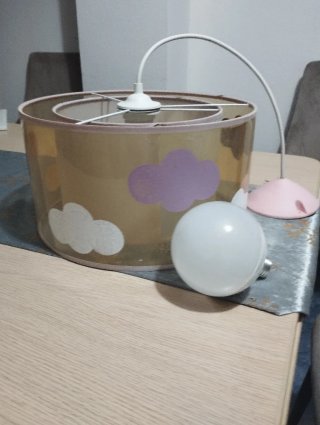 Lámpara de techo infantil con nubes