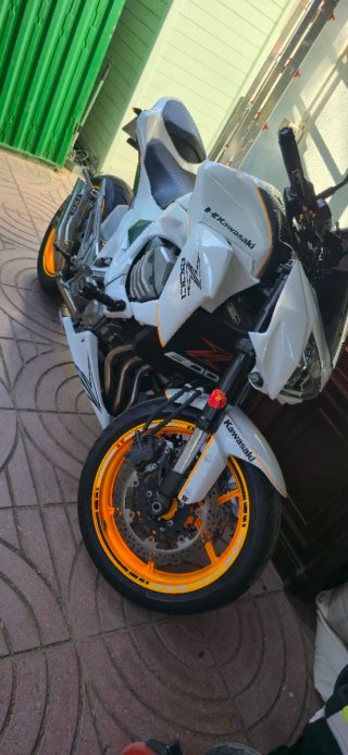 Kawasaki Z800e A2