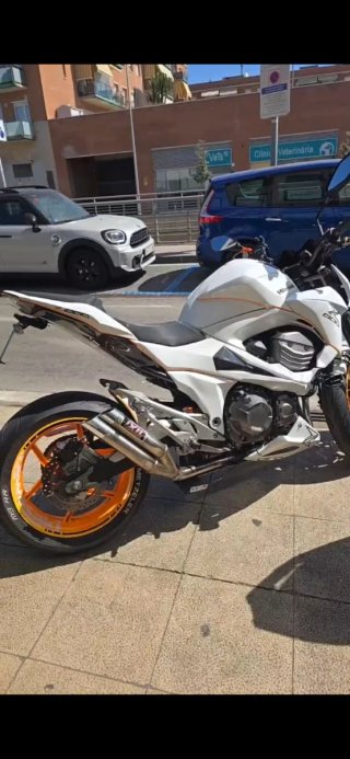 Kawasaki Z800e A2