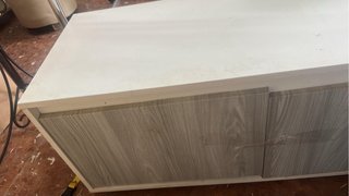 Mueble TV blanco y gris