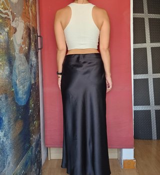 Falda larga negra satinada