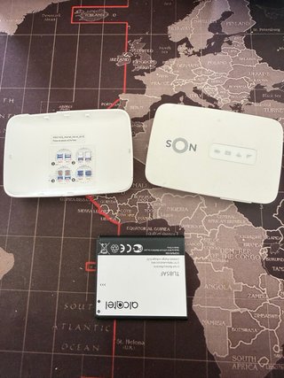 Router 4G NOS Alcatel MW40V + Cabo – Portátil