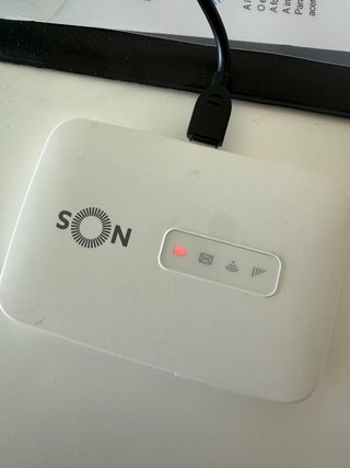Router 4G NOS Alcatel MW40V + Cabo – Portátil