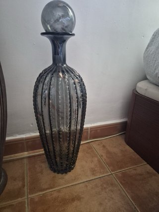 Jarrón de cristal gris alto