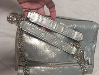 Bolso Guess Plateado Convertible