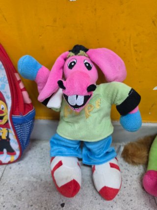 Lote Cantajuegos: 2 mochilas y 3 peluches