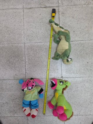 Lote Cantajuegos: 2 mochilas y 3 peluches