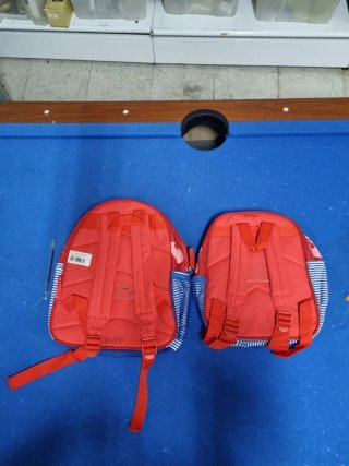 Lote Cantajuegos: 2 mochilas y 3 peluches
