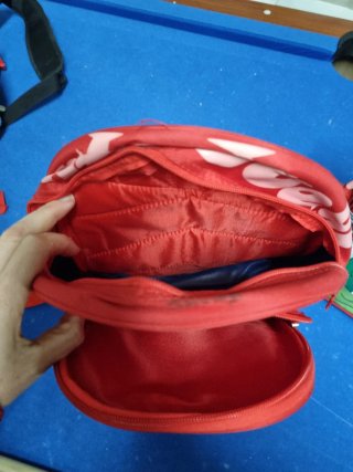 Lote Cantajuegos: 2 mochilas y 3 peluches