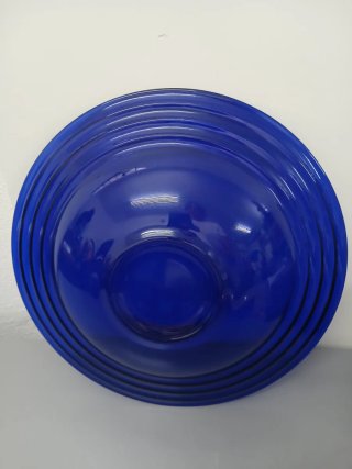 Fruteira/centro de mesa azul em vidro